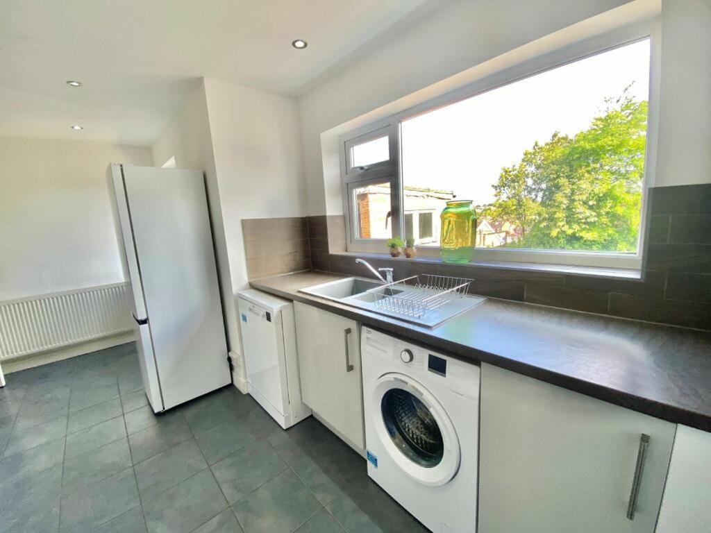 Coventry Huge 4Bed 2Bath Private Parking Nec By Empower Homes Bagian luar foto