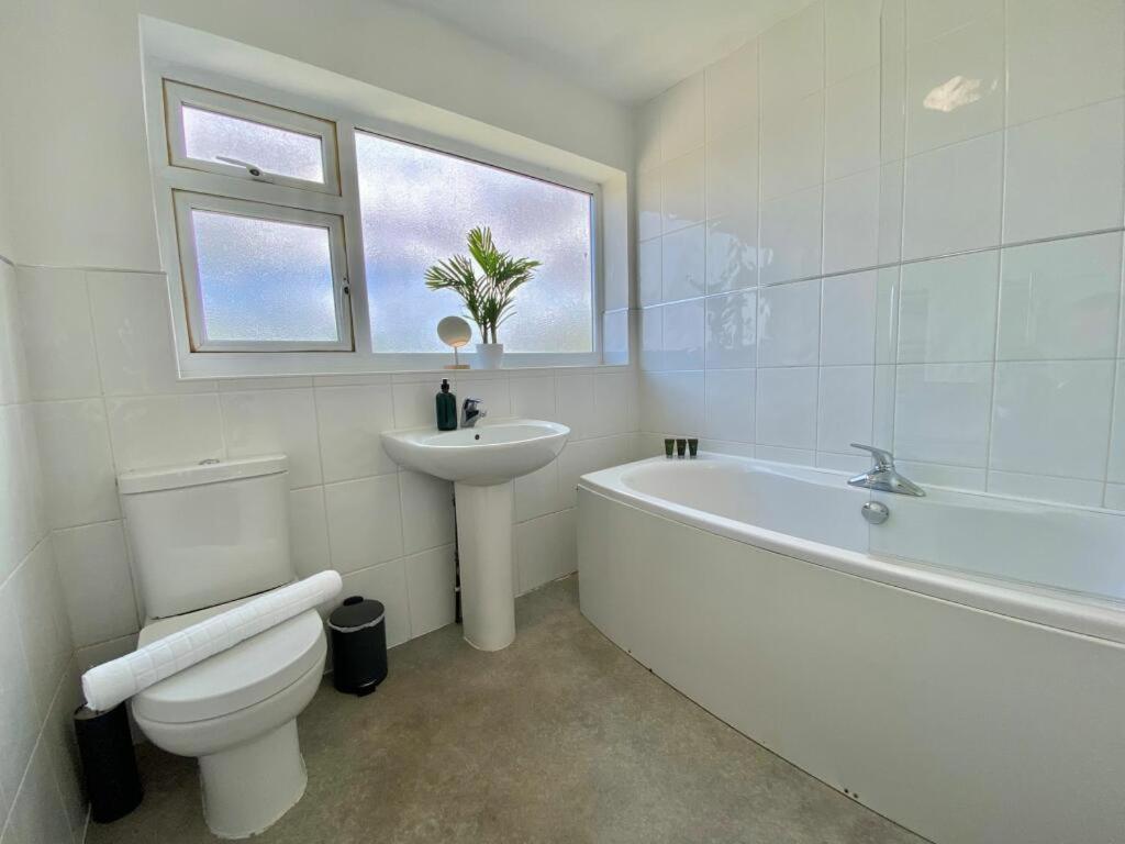 Coventry Huge 4Bed 2Bath Private Parking Nec By Empower Homes Bagian luar foto