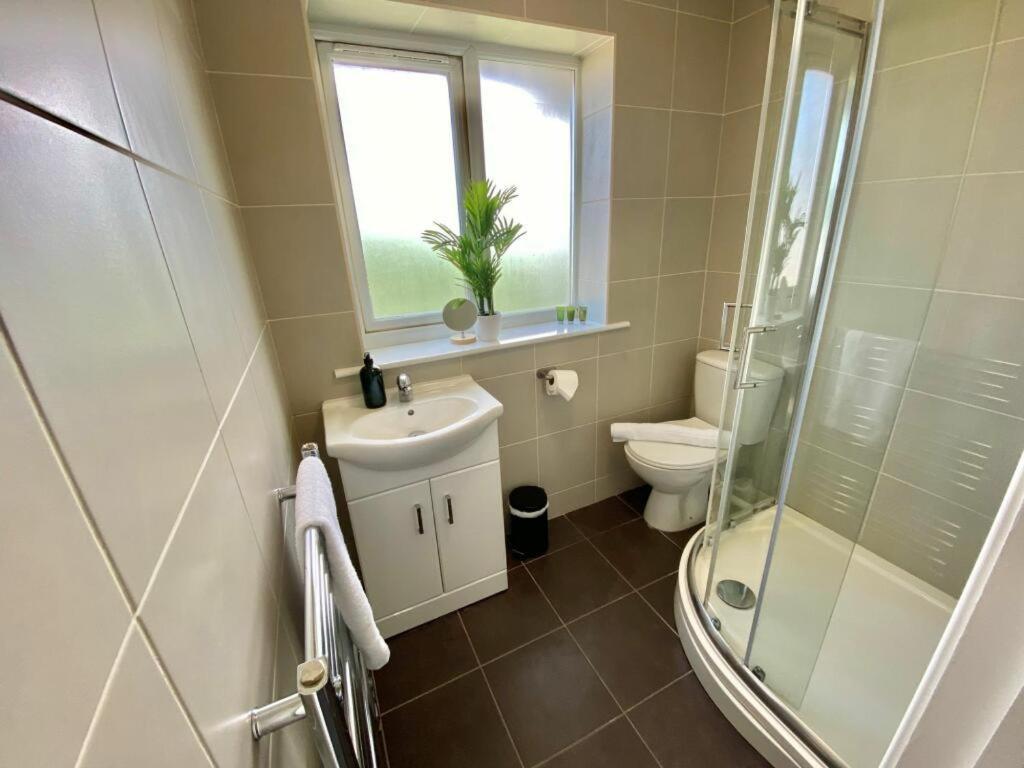 Coventry Huge 4Bed 2Bath Private Parking Nec By Empower Homes Bagian luar foto