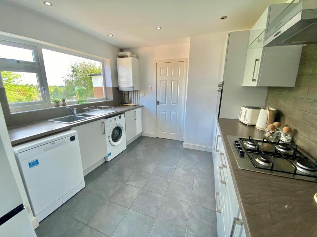 Coventry Huge 4Bed 2Bath Private Parking Nec By Empower Homes Bagian luar foto